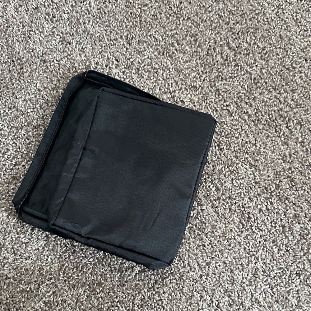 TravelSmith Black Toiletry Bag - Picture 4 of 4